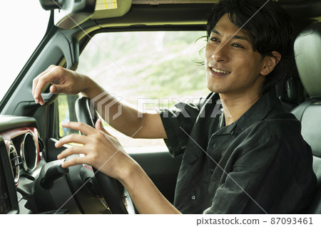 一個人開車 一個人開車 87093461