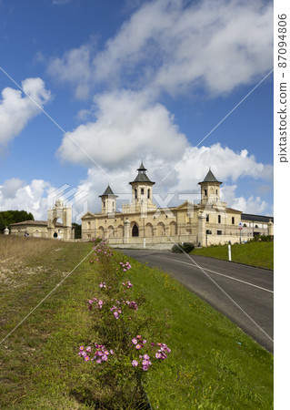 Vineyards with Chateau Cos d'Estournel, Bordeaux, Aquitaine, France 87094806