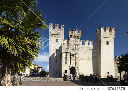 Sirmione castle, Lake Garda, Lombardy region, Italy Sirmione castle, Lake Garda, Lombardy region, Italy 87094876