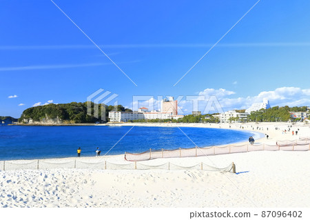 [Wakayama Prefecture] Shirarahama under sunny weather (Nanki Shirahama Onsen) 87096402