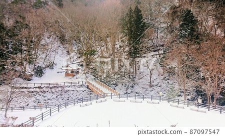 白雪覆蓋的天皇谷②停車場[香川縣中多戶區萬能町] 87097547