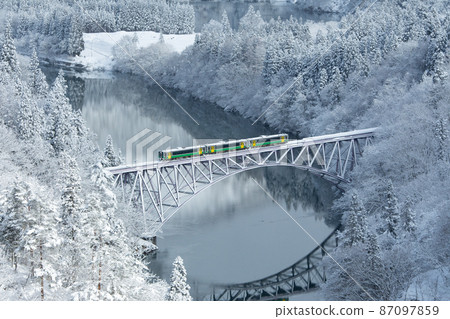 Tadami Line in deep snow 87097859