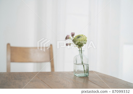 Flowers placed on the table Image of living with flowers 87099332