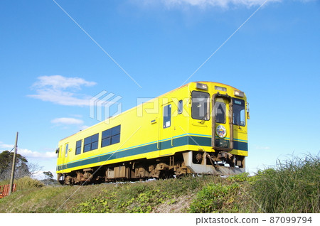 Isumi 鐵路 Isumi 300 和藍天 87099794