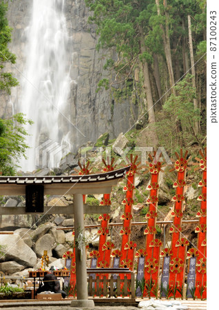 Nachi Fire Festival (Twelve Fan Mikoshi, Nachi Falls) [Nachikatsuura Town, Wakayama Prefecture] 87100243