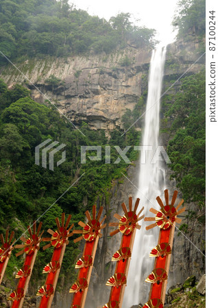 Nachi Fire Festival (Twelve Fan Mikoshi, Nachi Falls) [Nachikatsuura Town, Wakayama Prefecture] 87100244
