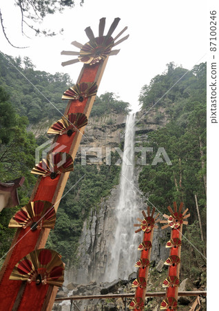 Nachi Fire Festival (Twelve Fan Mikoshi, Nachi Falls) [Nachikatsuura Town, Wakayama Prefecture] 87100246
