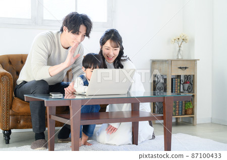 Parent-child copy space for talking with parents in the countryside on a computer Parent-child copy space for talking with parents in the countryside on a computer 87100433