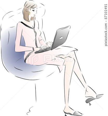 一個女人在辦公室裡檢查電腦 87101491