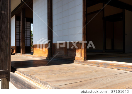 Image of sunny porch 87101643