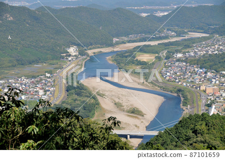 從金華山岐阜城內眺望長良川[岐阜縣岐阜市] 87101659