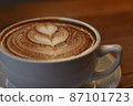 拿鐵藝術是可愛的拿鐵咖啡 87101723