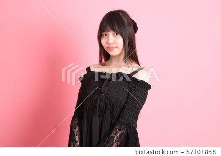 Cute Gothic Girl 87101838