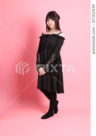 Cute Gothic Girl 87101839