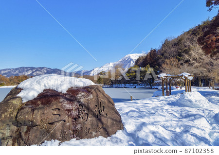 伊吹山（2月三島池晴） 87102358