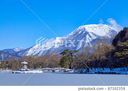 伊吹山（2月三島池晴） 87102359