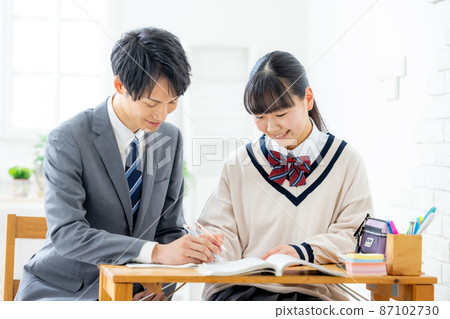 Girls and teachers studying in cram school 87102730