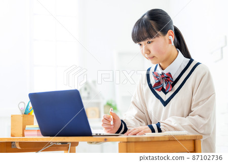 Online class female students Online class female students 87102736