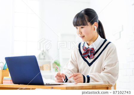 網課女學生 87102743