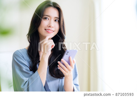 女性智能手機生活生活方式 87103593