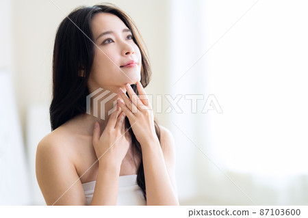Female beauty beauty skin care living room 87103600
