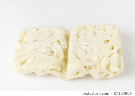 Frozen serving of udon noodles (kishimen) 87105906