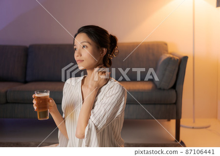 Woman drinking beer Woman drinking beer 87106441