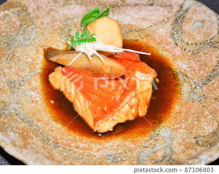 Boiled gold-eyed bream 87106803