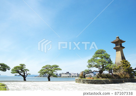 晴天時宍道湖沿岸的風景...島根縣松江市（晴天） 87107338