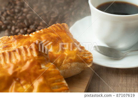 Apple pie and coffee Apple pie and coffee 87107619