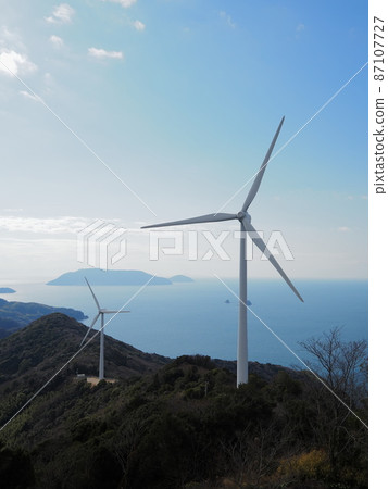 View of wind turbine and Iwaishima from Kaminoseki-cho "Kamimoriyama Observatory" (vertical position) View of wind turbine and Iwaishima from Kaminoseki-cho "Kamimoriyama Observatory" (vertical position) 87107727