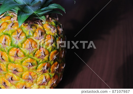 Close-up of pineapple 87107987