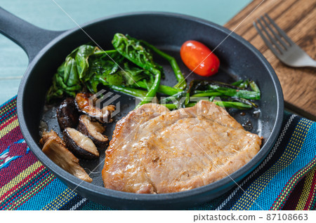 sauteed pork 87108663