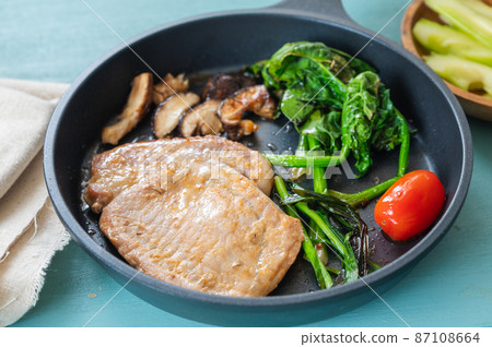 sauteed pork sauteed pork 87108664