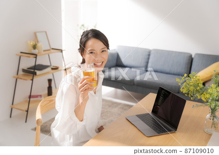 Online drinking party women Online drinking party women 87109010
