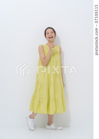 20多歲的女性肖像 87109115