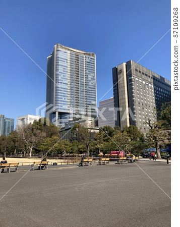 Sunny urban building Sunny urban building 87109268