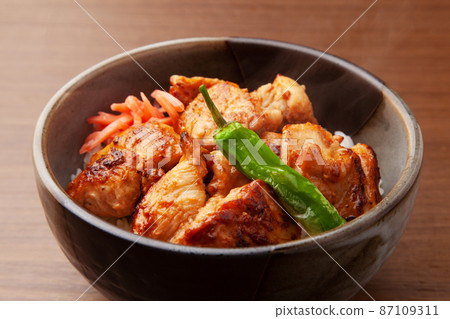 Chicken on rice 87109311