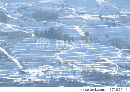 Snow-covered rice fields and villages Snow-covered rice fields and villages 87109944
