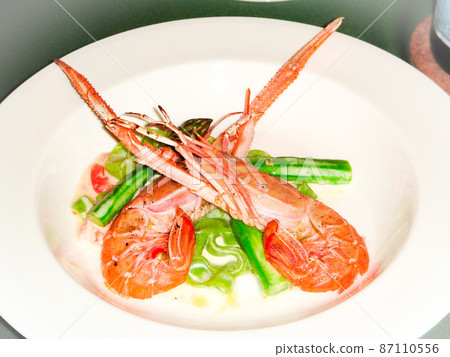 大臂和蘆筍的意大利細麵條 87110556