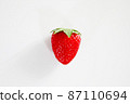 One strawberry up (studio shooting) 87110694