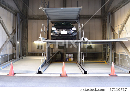 Pit parking lot 87110717