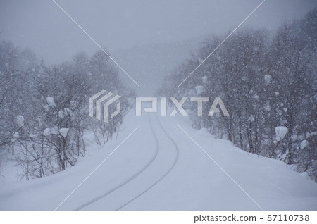 冬季北海道鹽狩峠附近的鐵路 1 87110738