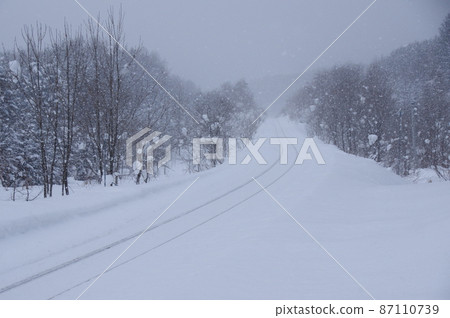 冬季北海道鹽狩峠附近的鐵路 2 冬季北海道鹽狩峠附近的鐵路 2 87110739