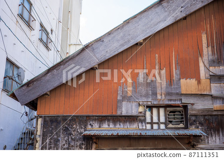 An old and very beautiful building in Hinase, Bizen City, Okayama Prefecture, Japan An old and very beautiful building in Hinase, Bizen City, Okayama Prefecture, Japan 87111351