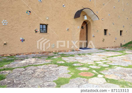 Fashionable entrance building (Tajimi City Mosaic Tile Museum, Tajimi City, Gifu Prefecture) 87113313