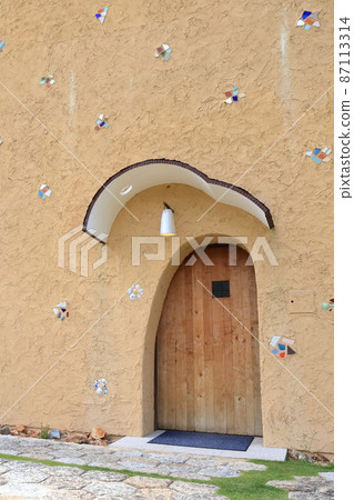 Fashionable entrance building (Tajimi City Mosaic Tile Museum, Tajimi City, Gifu Prefecture) 87113314