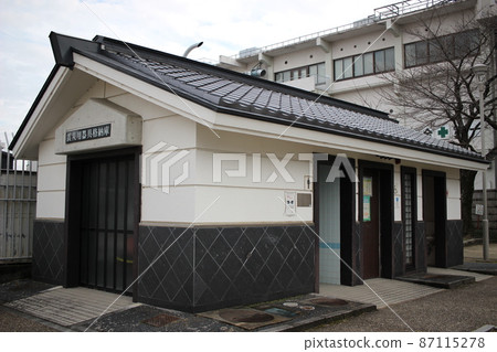公共廁所、潔淨廁所、地震災害設備機庫 公共廁所、潔淨廁所、地震災害設備機庫 87115278
