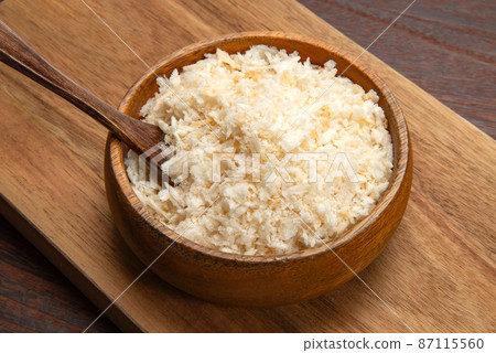 Bread crumb 87115560