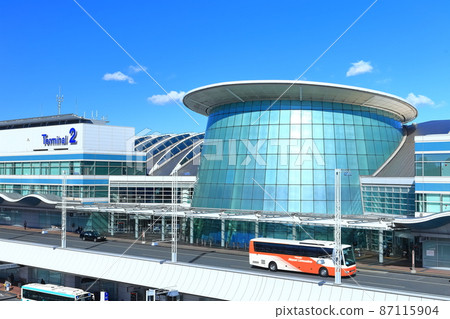 [Tokyo] Haneda Airport Terminal 2 under clear skies 87115904